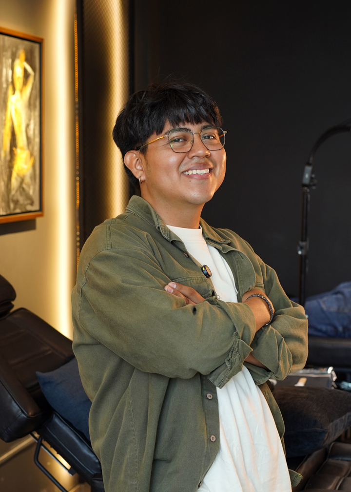 John Molina, tatuador en Inkognitus Tattoo Studio